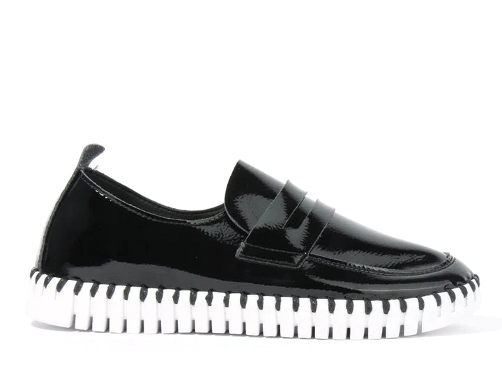 TULIP PATENT PLATFORM LOAFER