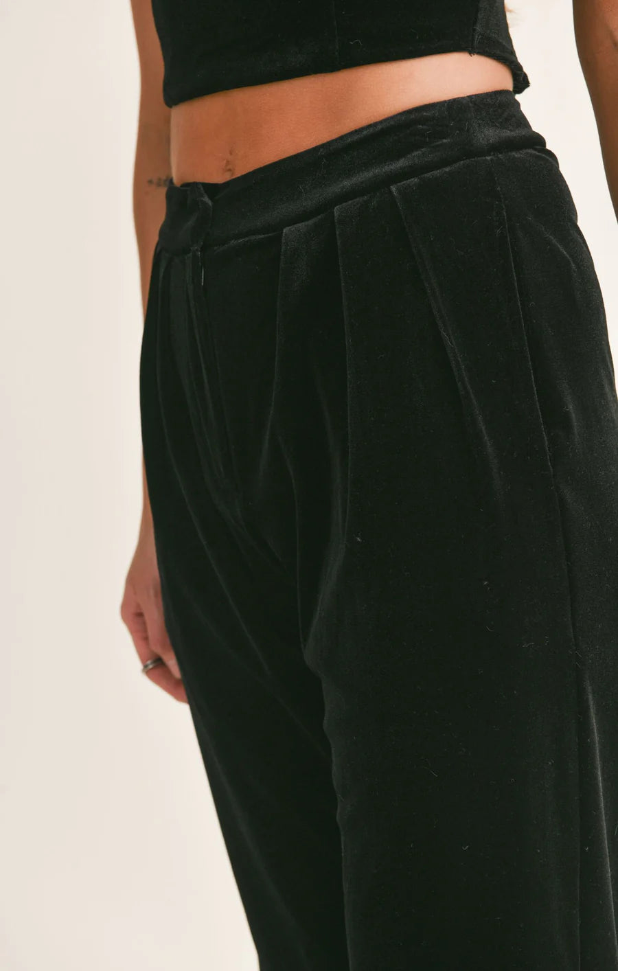 HIGH VOLTAGE PLEATED VELVET PANTS