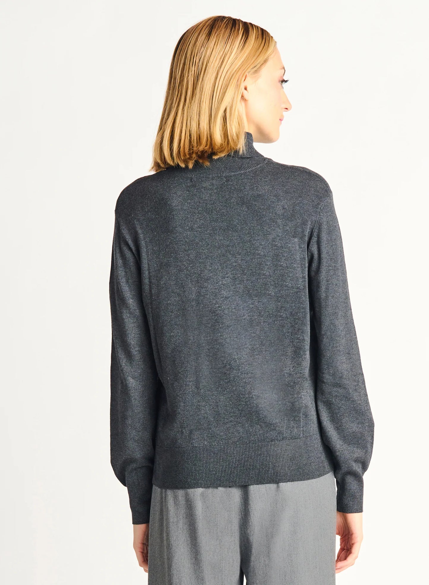 FINE KNIT TURTLENECK