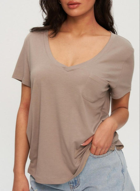 V-NECK POCKET TEE